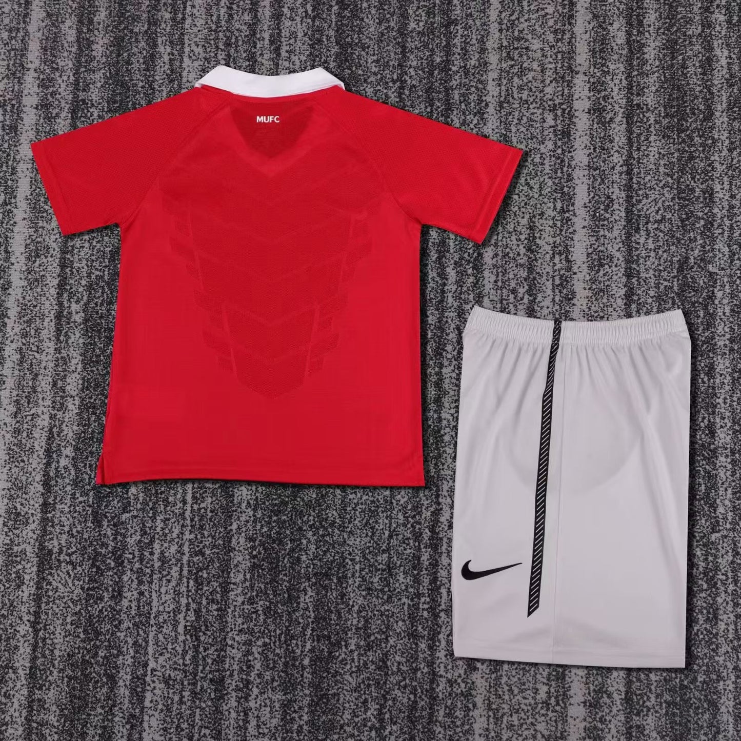 Manchester United 2010-11 Home Kids Kit - Retro