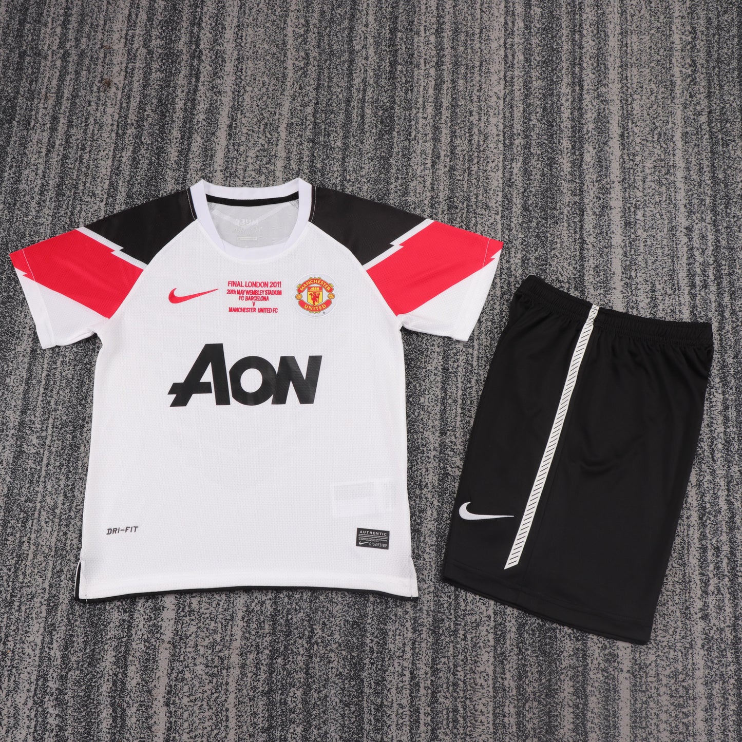 Manchester United 2011-12 Away Kids Kit - Retro