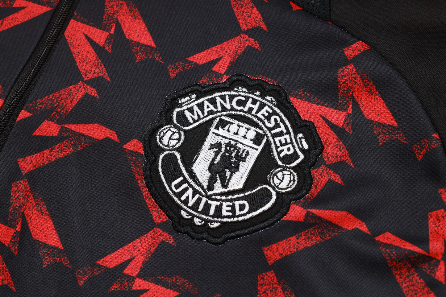 2024/25 Manchester United Prematch Black/Red Kids Tracksuit - 1/2 Zip