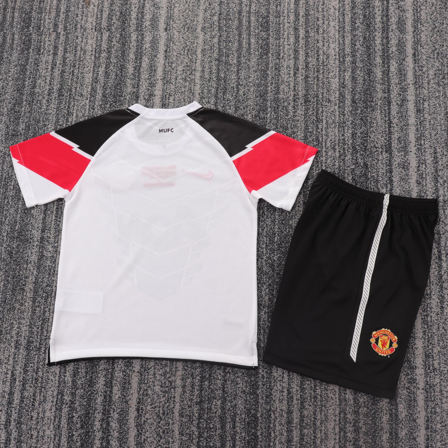 Manchester United 2011-12 Away Kids Kit - Retro